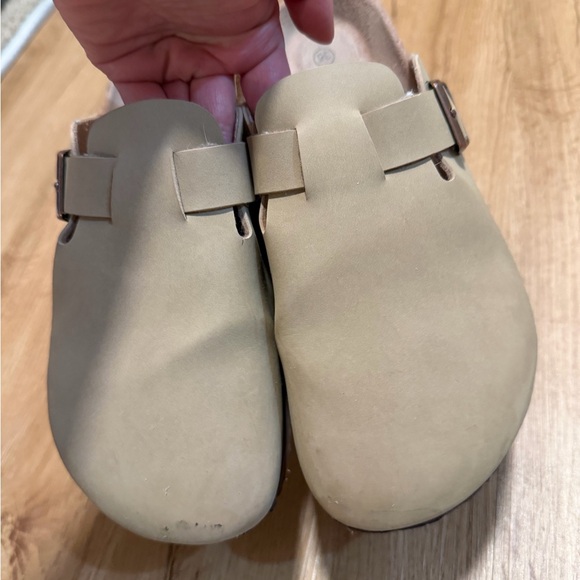 Clogs - Picture 2 of 6